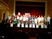 Foto de família d'alguns dels premiats amb els ENGANXEN 2013 (Bartolomé Pluma)